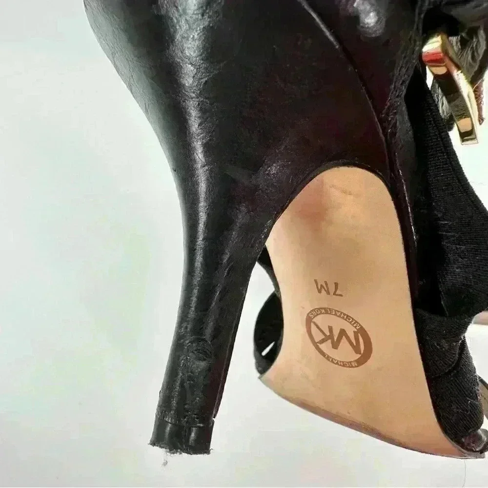 Michael Michael Kors heels size 7 black leather snakeskin embossed cross cross